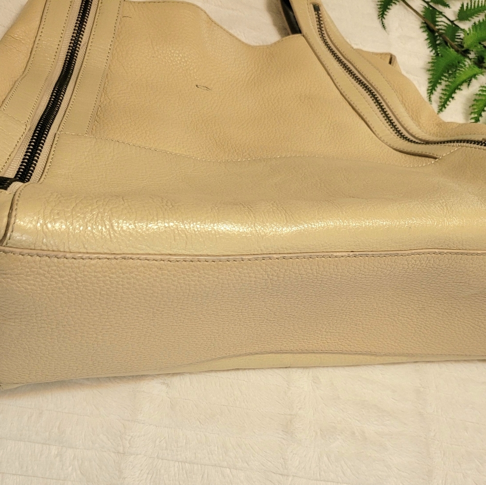 Handbag - Picture 9 of 11